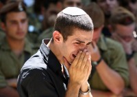 In un momento difficile come questo l’importante è rispondere con una voce forte e compatta: Non cadremo nella trappola dei terroristi