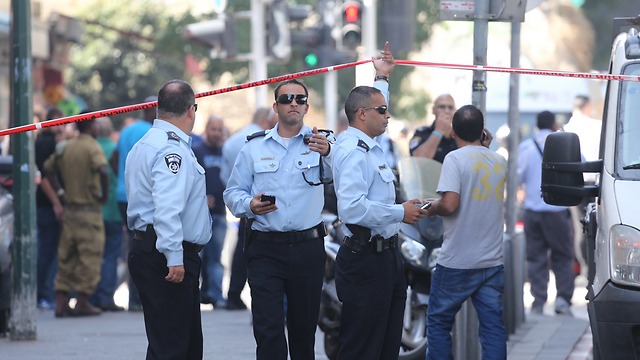 Attentato a Tel Aviv: ragazzo palestinese accoltella un soldato israeliano alla stazione del treno