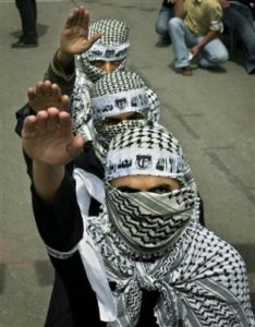 Il saluto nazista dei palestinesi