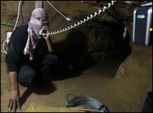 Un tunnel del terrore sotto il suolo di Gaza, con elettricità e linea telefonica