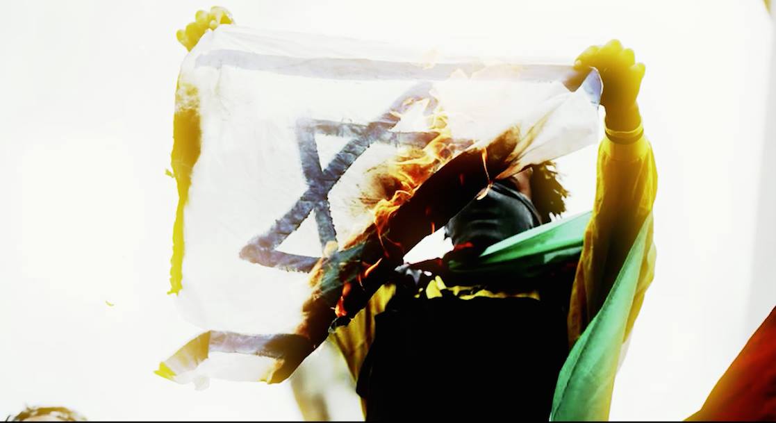 antisemitismo francia bandiera israele bruciata islam radicale