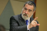 Rabbi Sacks rivela: sventati attentati contro obiettivi ebraici a Manchester