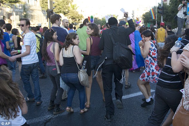 Ebreo ortodosso accoltella 6 persone al Gay Pride di Gerusalemme