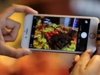 Startup israeliana lancia il caricabatteria usa e getta per telefoni cellulari