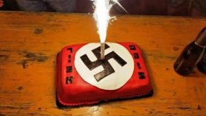 Al raduno di Forza Nuova a Milano si festeggia con la svastica sulla torta