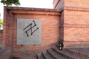 Svastica a Empoli, croce celtica a Brindisi: i rigurgiti nazifascisti in Italia