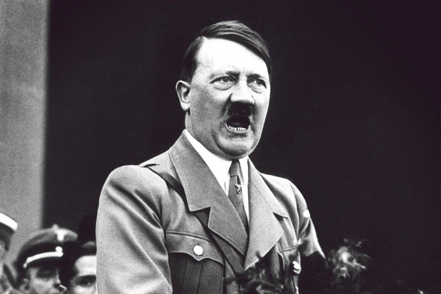 Professore di Ascoli fa gli auguri a Hitler: “Sono stato frainteso”