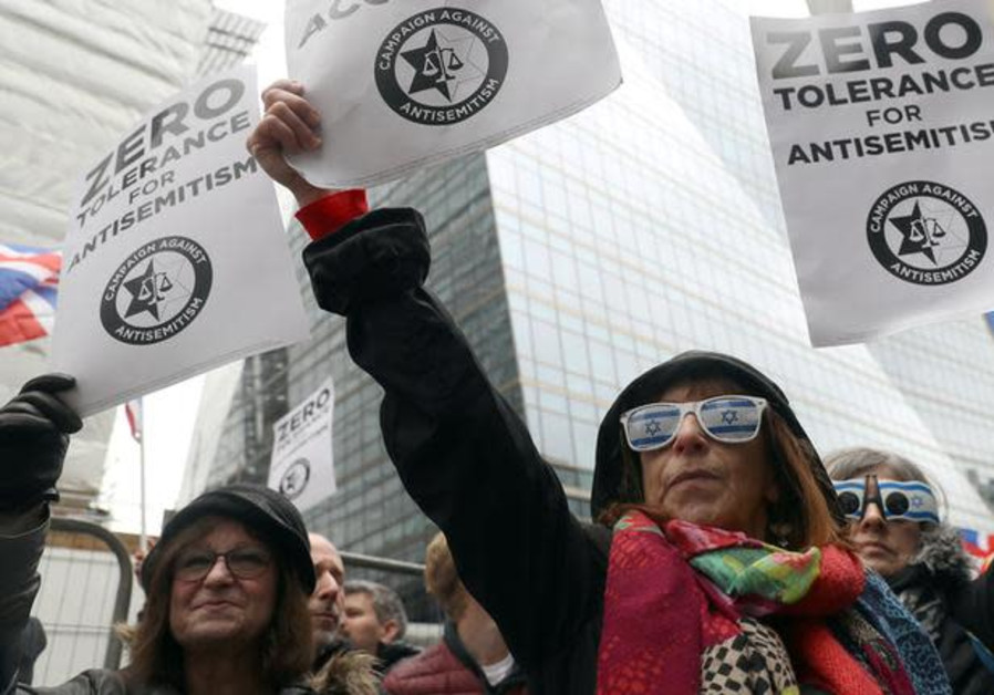 C’è fra i “progressisti” chi difende l’antisemitismo