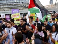Che cosa rappresentano quelle bandiere palestinesi in Piazza Rabin