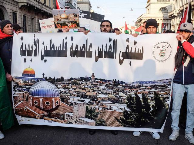 Milano, un piccolo gruppo manifesta contro Israele
