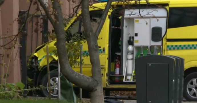 Oslo, estremista di destra ruba ambulanza e si lancia sulla folla: arrestato