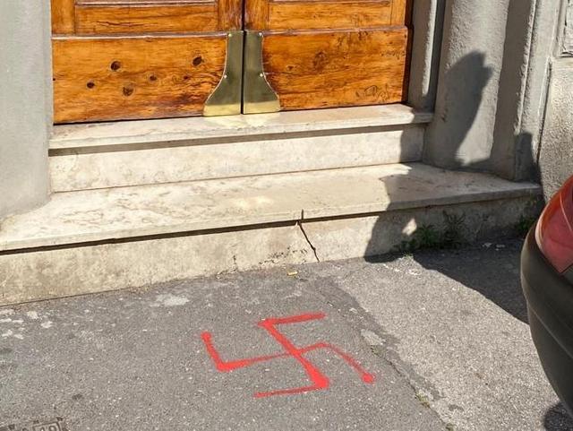 antisemitismo Firenze svastiche