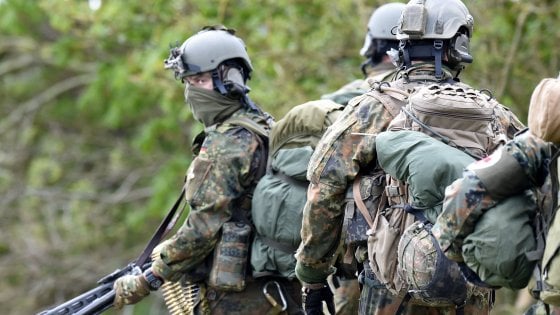 Estrema destra in Germania: 25 persone arrestate, una in Italia