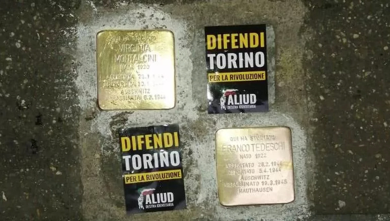 Torino adesivi neofascisti