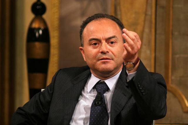 Nicola Gratteri, prefazione a un libro antisemita e complottista della pandemia