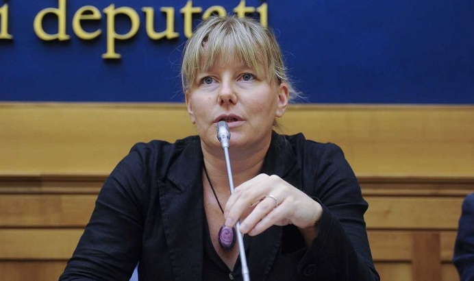 La deputata Sara Cunial paragona il Green Pass alla Shoah