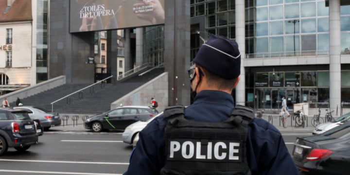 Parigi, donna ebrea picchiata in casa da due adolescenti