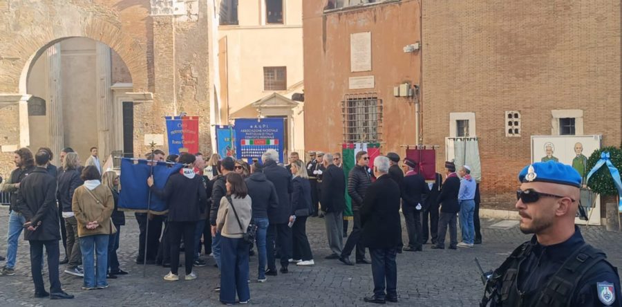 Roma, quartiere ebraico, commemorazione 16 Ottobre: l’ANPI si presenta e viene contestata